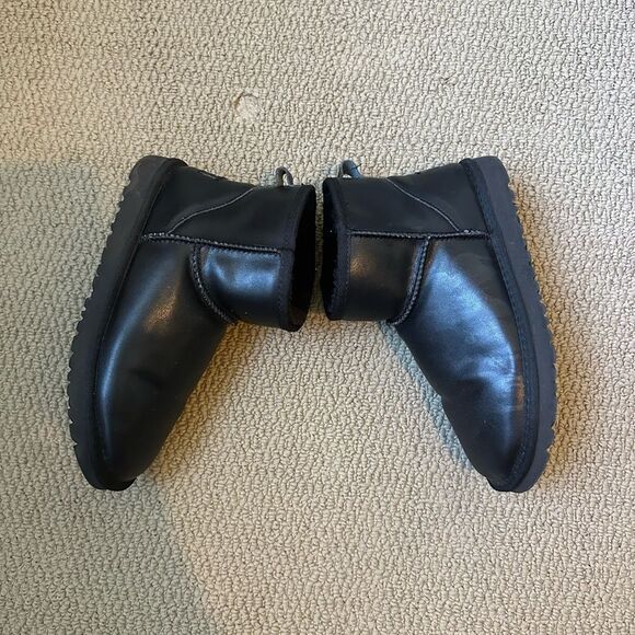 UGG Black Women Boots size 9 - Picture 3 of 5